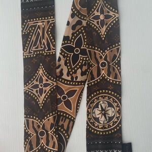 Authentic LV Louis Vuitton Bandeau Scarf